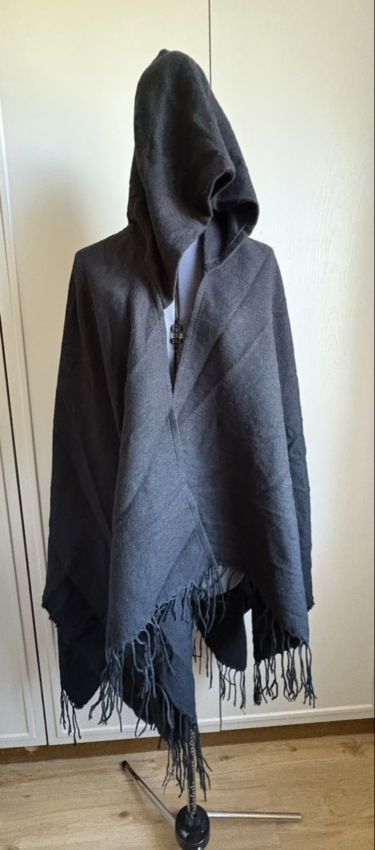 Costumi: Kapuzenumhang schwarz – Nuovo (secondo la descrizione) da Oensingen venduto da Chicotus 1