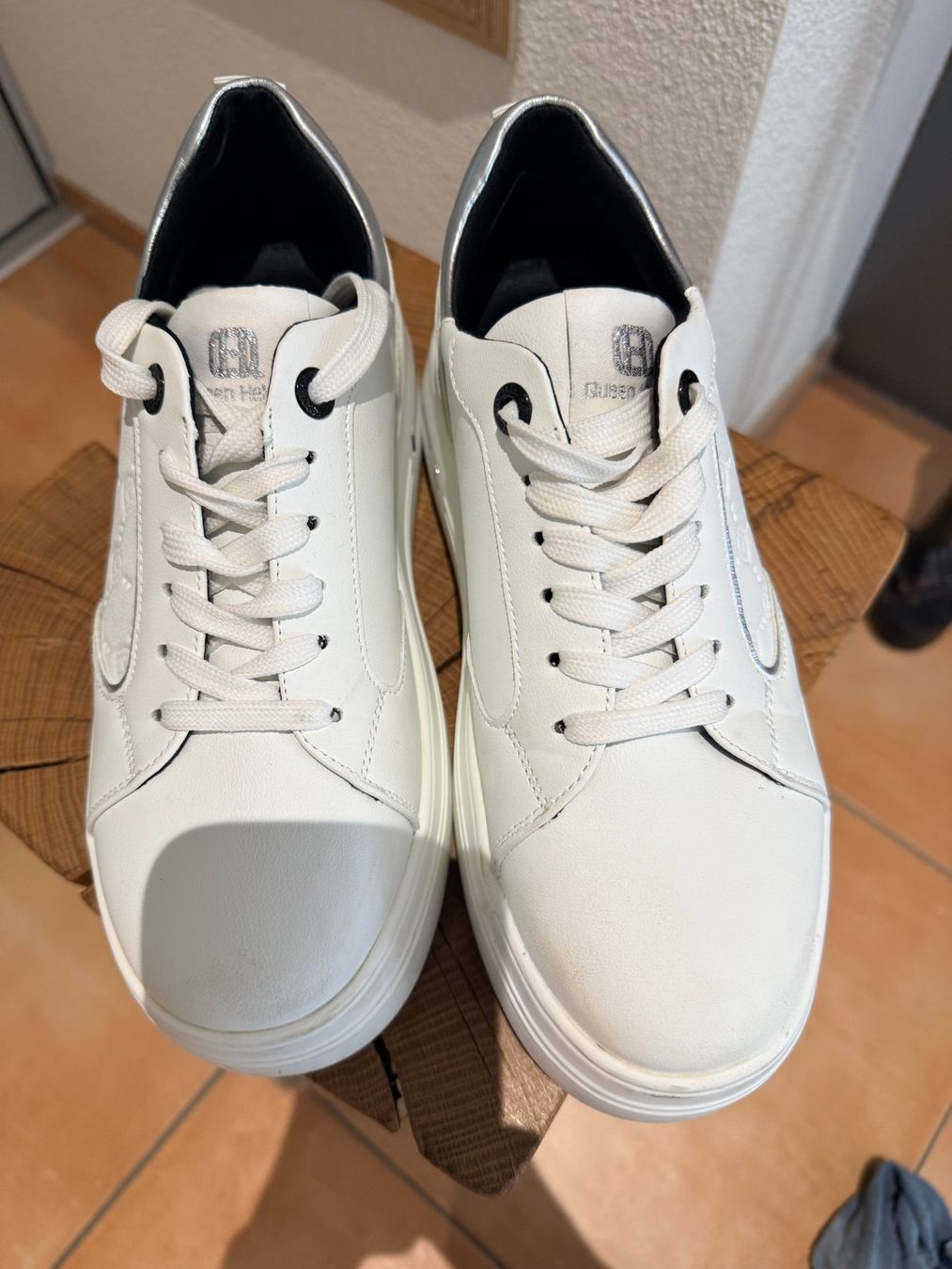 Scarpe da donna: Sneaker Weiss Queen Helena 38 – Usato da Nuerensdorf venduto da ghi_b7xs 1