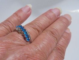 Echtschmuck: Neonblauer Apatit-Silberring 53 Zertifikat
