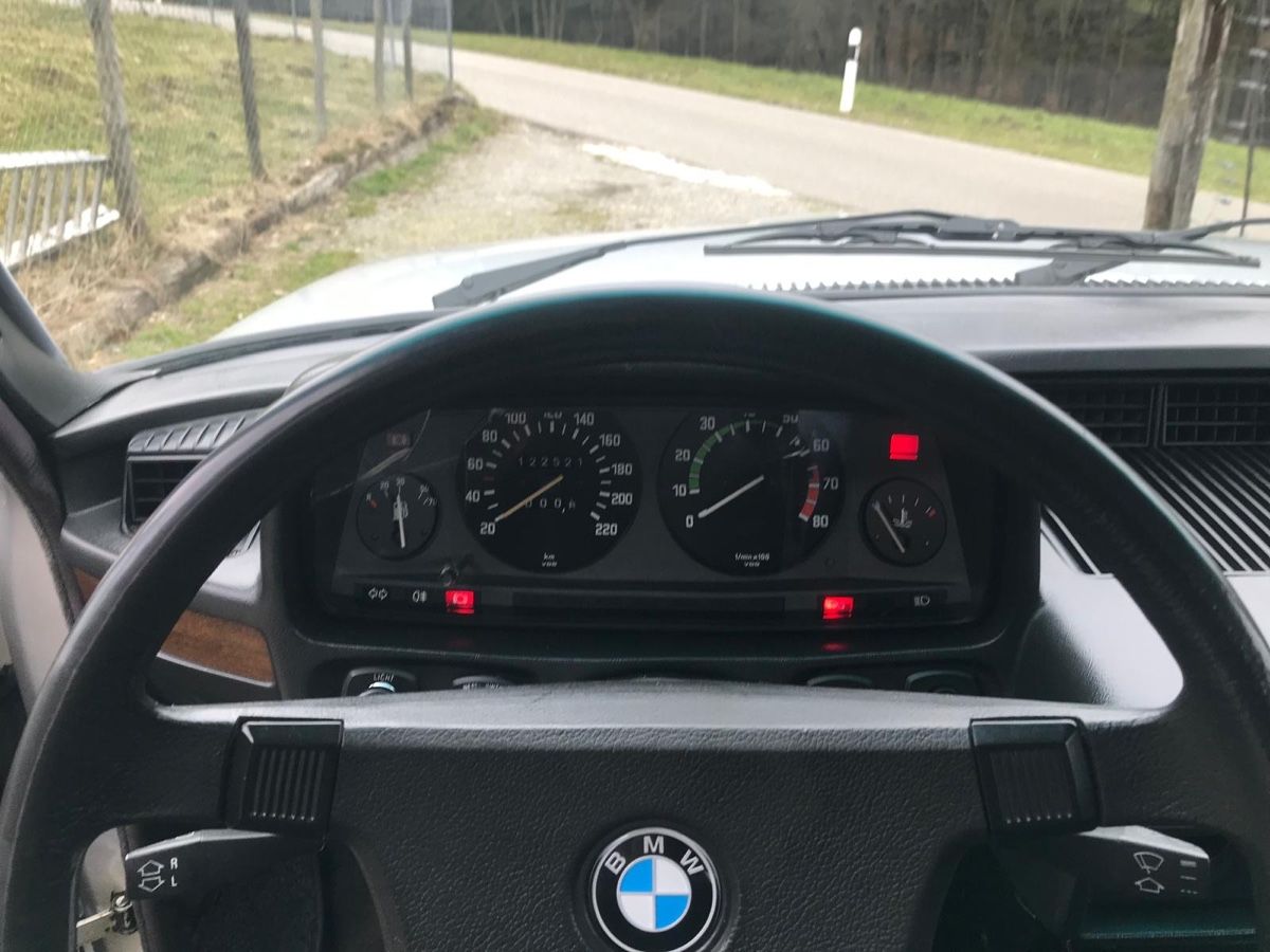 BMW Automobili: BMW 528i Oldtimer, Top Zustand, Veteran – Usato da Neschwil venduto da Luna19610 4
