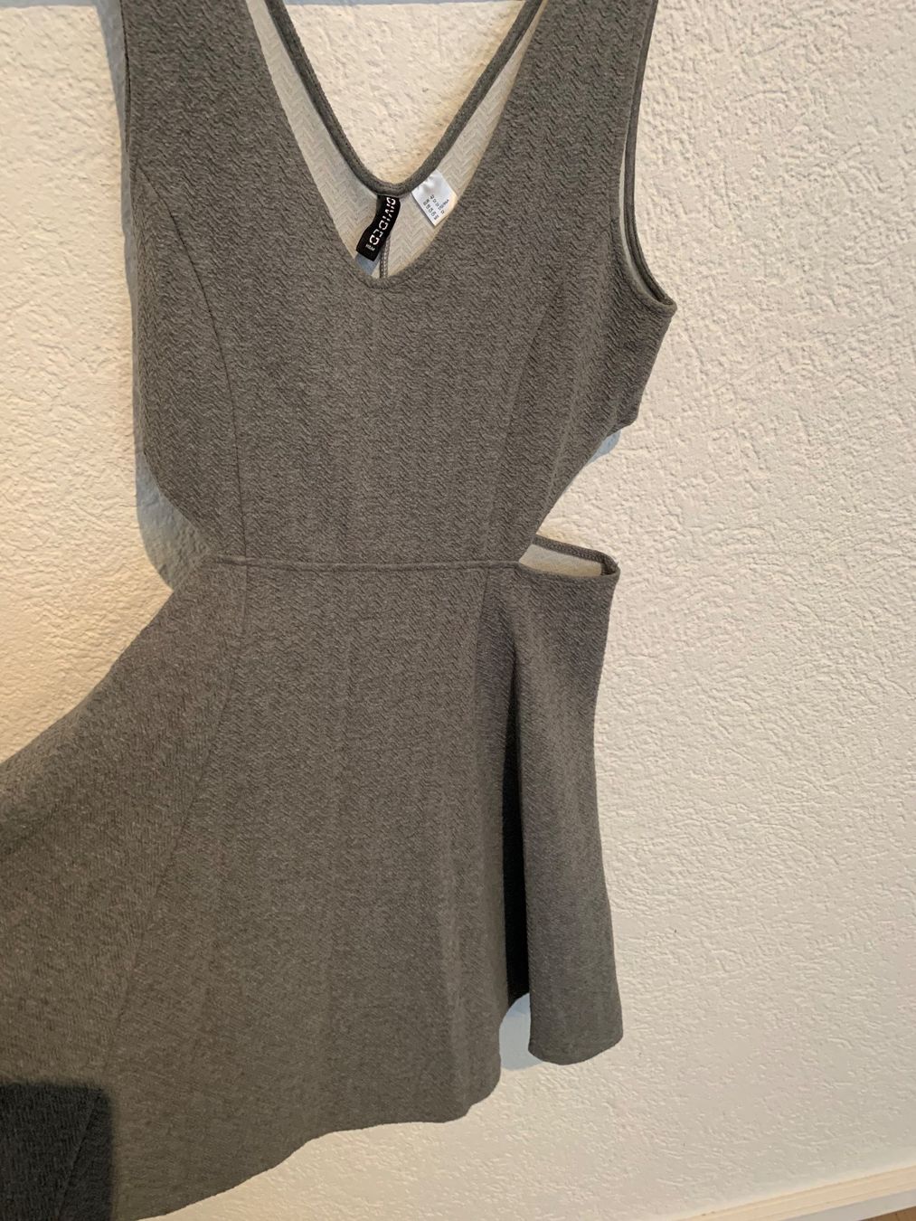 H&M Kleider: H&M Kleid Cut Outs grau Gr. M / L – Gebraucht aus Fislisbach von KolibriSecondhand 4