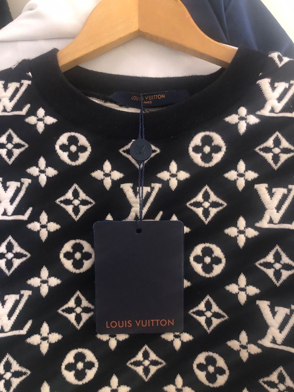 Maglioni & Felpe: Louis Vuitton Pullover Schwarz – Nuovo (secondo la descrizione) da Safenwil venduto da Johnwick1986 1