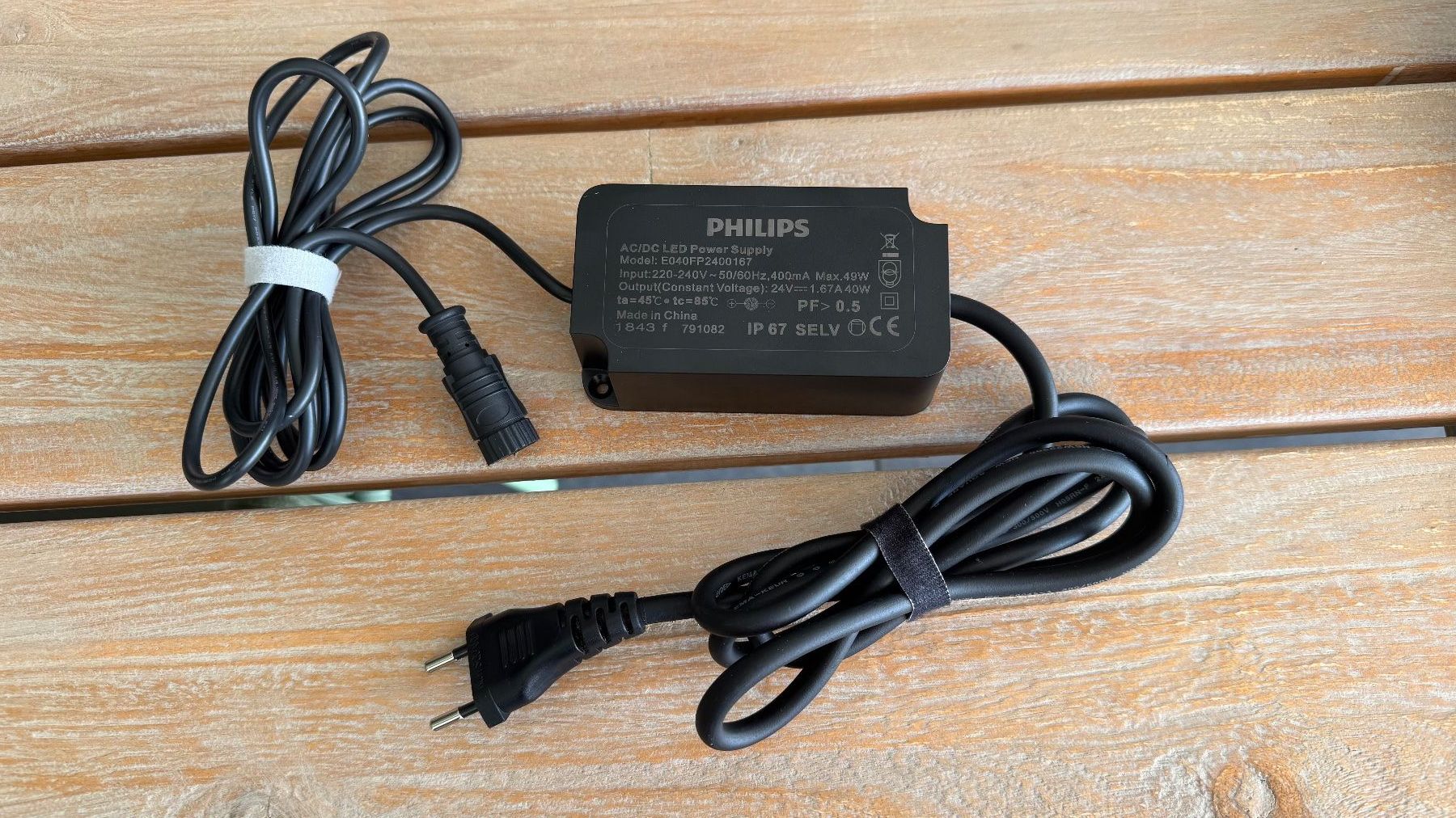 Lampade: Philips Hue Outdoor Netzteil 40 Watt – Usato da Kyburg-Buchegg venduto da ChuckCanuck
