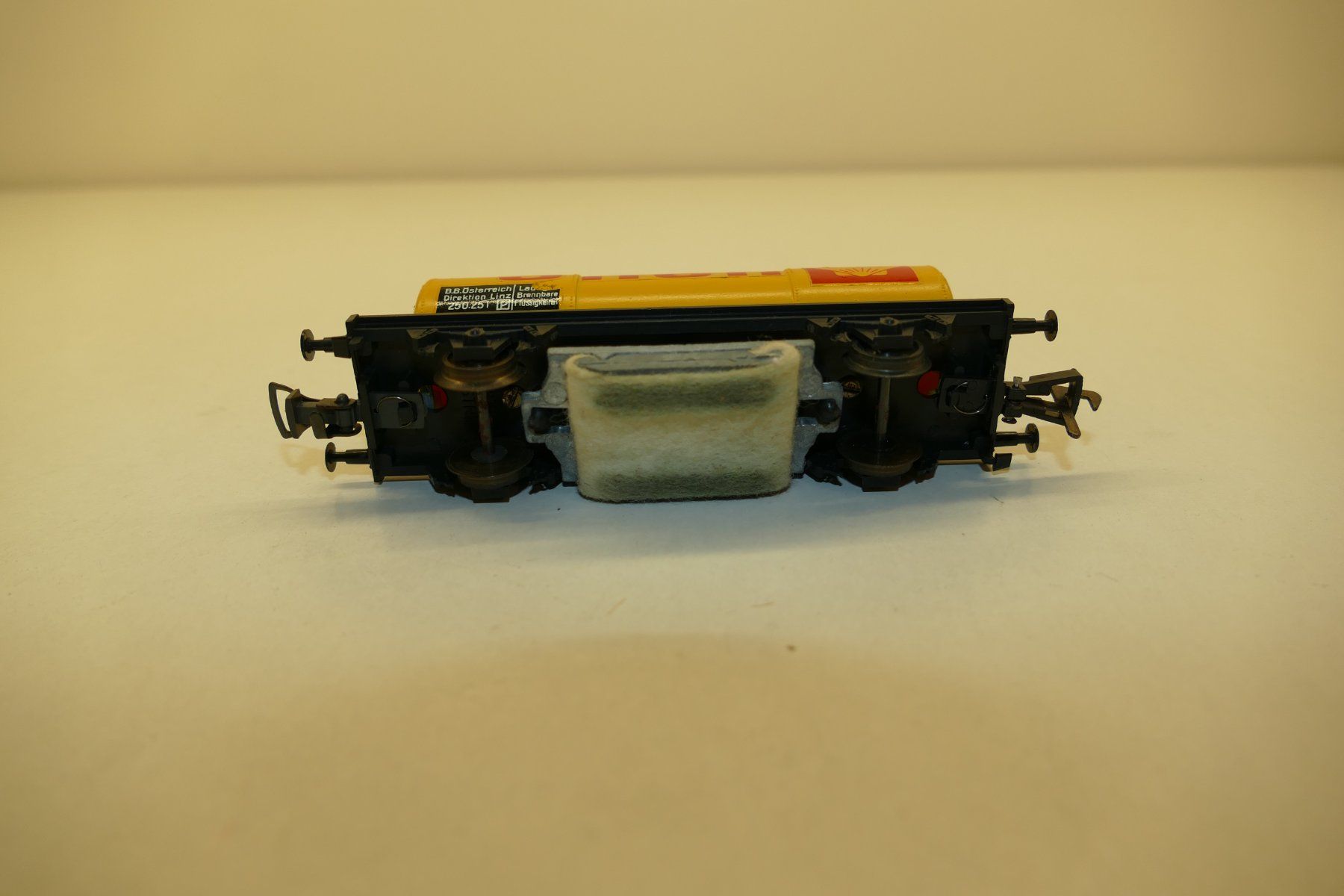 Liliput Modelleisenbahnen: Liliput H0: ÖBB Kesselputzwagen Shell – Gebraucht aus Niederhasli von rail-duerst 6