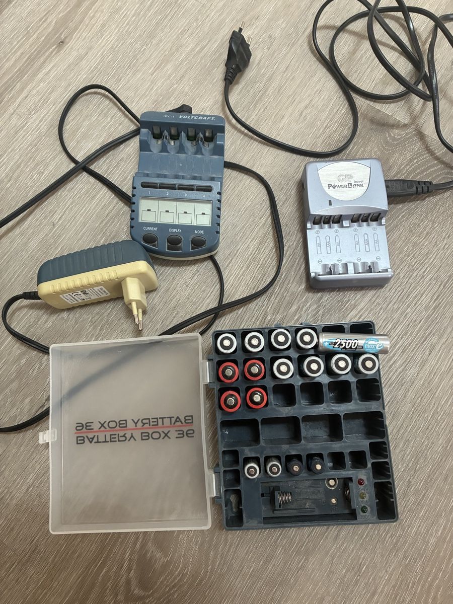 Voltcraft Accus & piles: Akkuladegerät und Akkus – D'occasion à Zürich par Brf