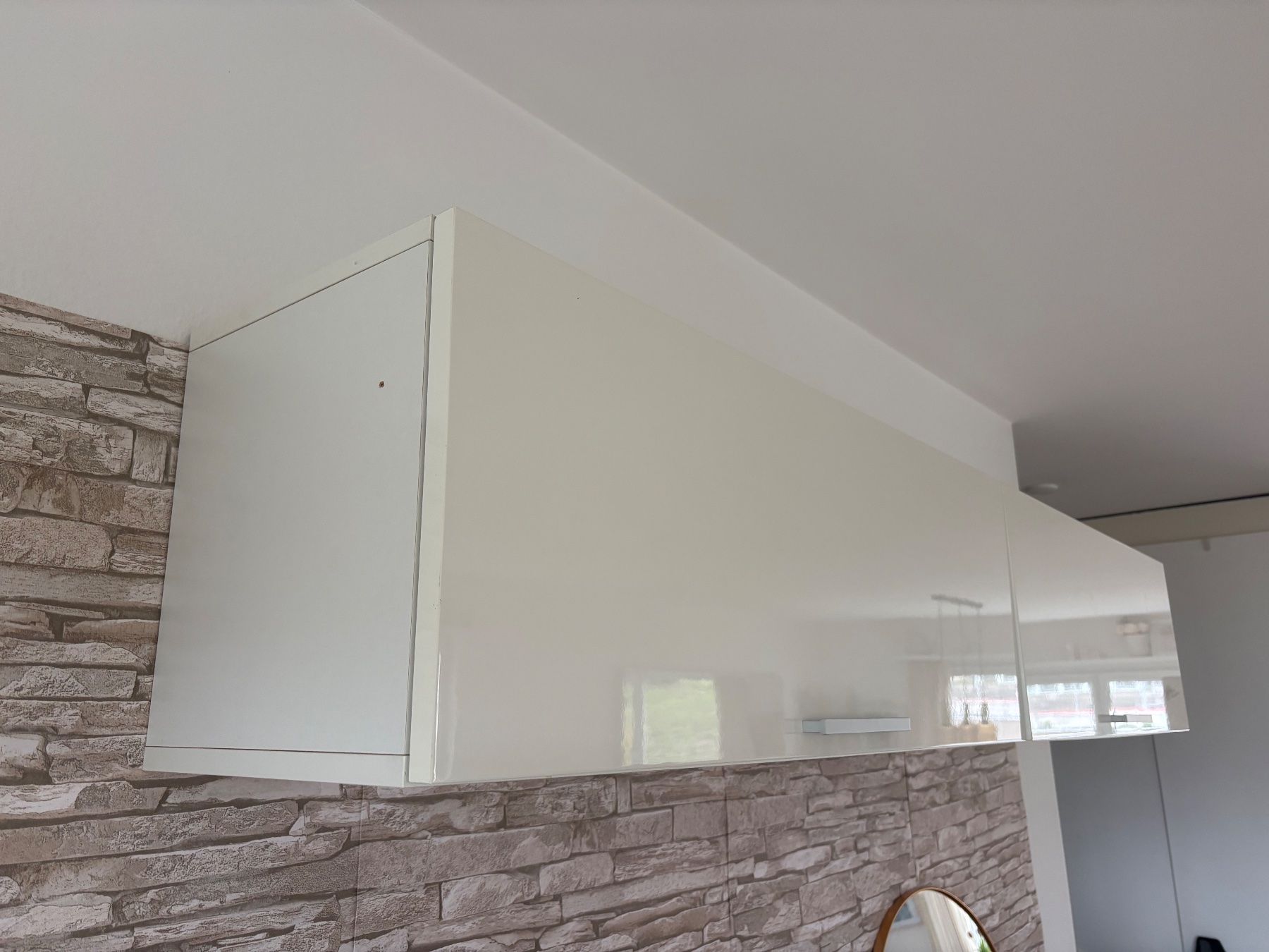 Schränke: Weisser hochglanz Hängeschrank/Sideboard – Gebraucht aus Oetwil an der limmat von sua_g8n6 1