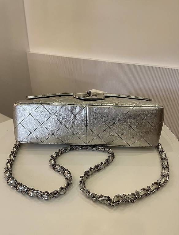 Taschen für Damen: Chanel Classic Flap Medium Métallisé Champagne – Gebraucht aus Lausanne von Temamapaire 2