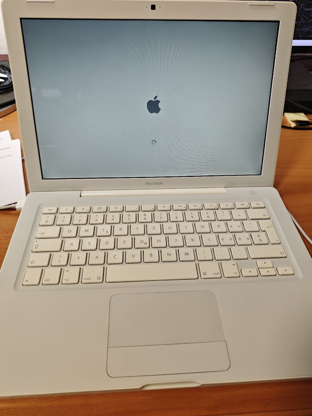 Apple Notebook: MacBook Pro 13 Weiss – Usato da Zürich venduto da Lpatani 2