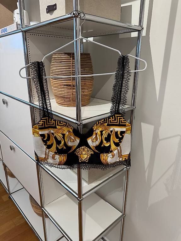 Versace Top: VERSACE TOP & SHORTS GOLD – Nuovo (secondo la descrizione) da Schwyz venduto da bofb 1