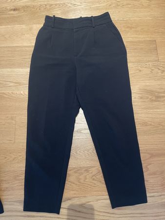 Schicke Damen Hose, Schwarz, Grösse 38 Zara
