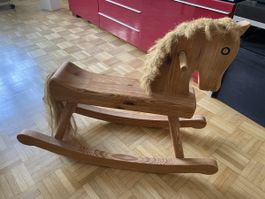 Schaukelpferd aus Holz