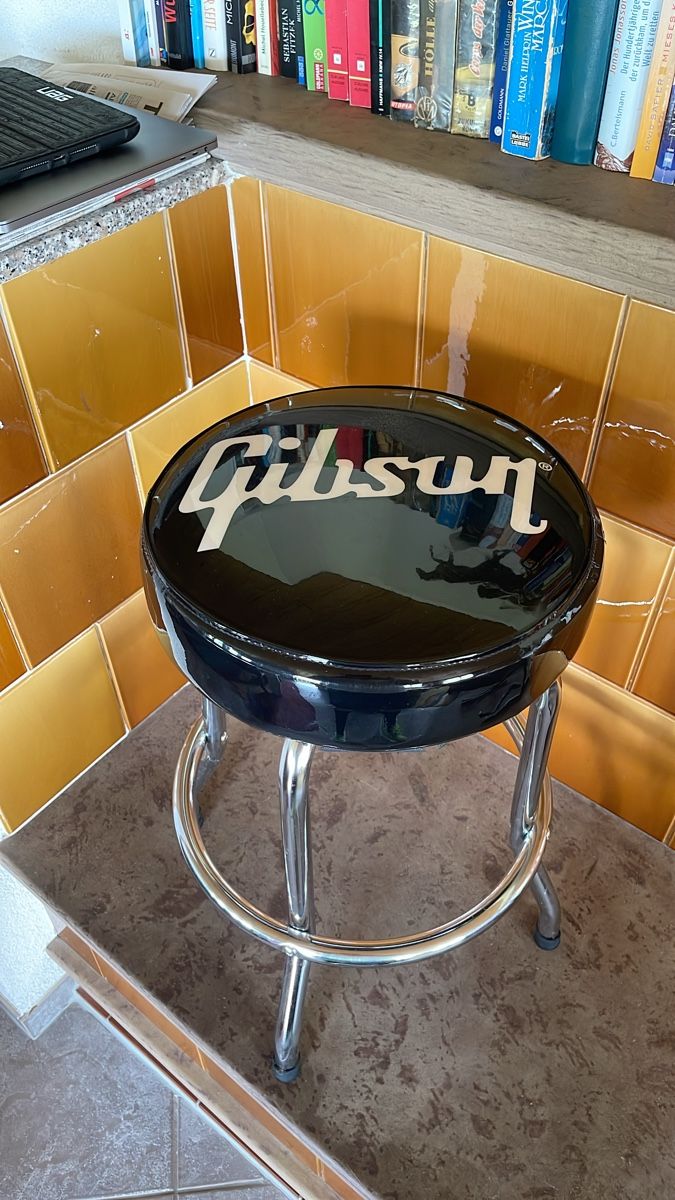Gibson Hocker: Gibson Barhocker Chrom schwarz Polster – Gebraucht aus Eriz von qot