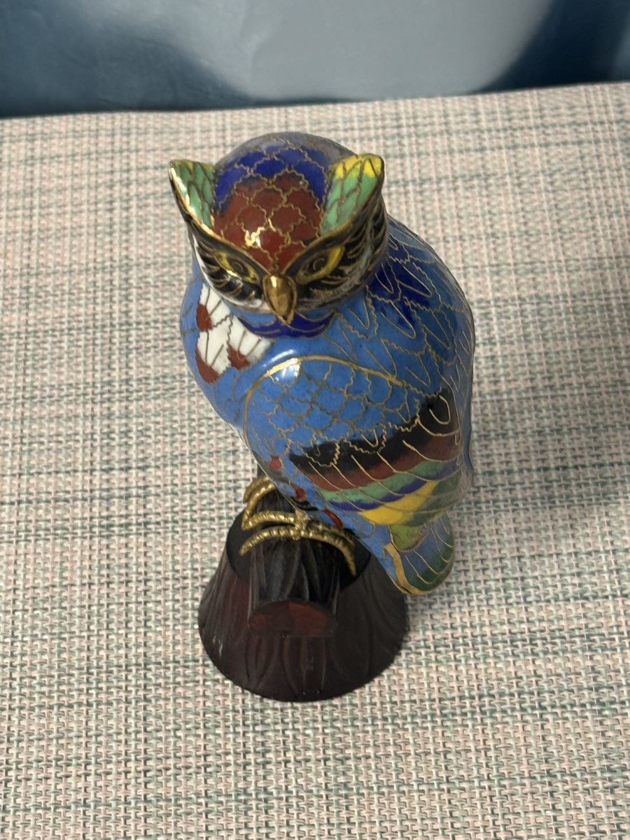 Statuette: Cloisonné Eule auf Holzsockel, China, 17 cm – Usato da Grenchen venduto da swiss.antiques