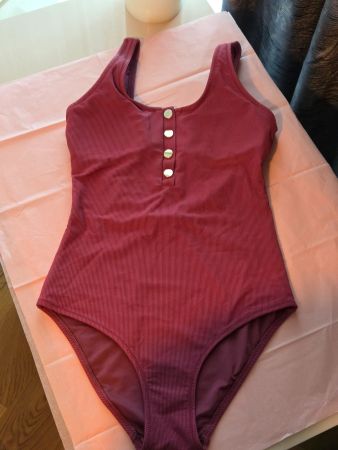 Schönes, Ungetragenes Badekleid in Altrosa