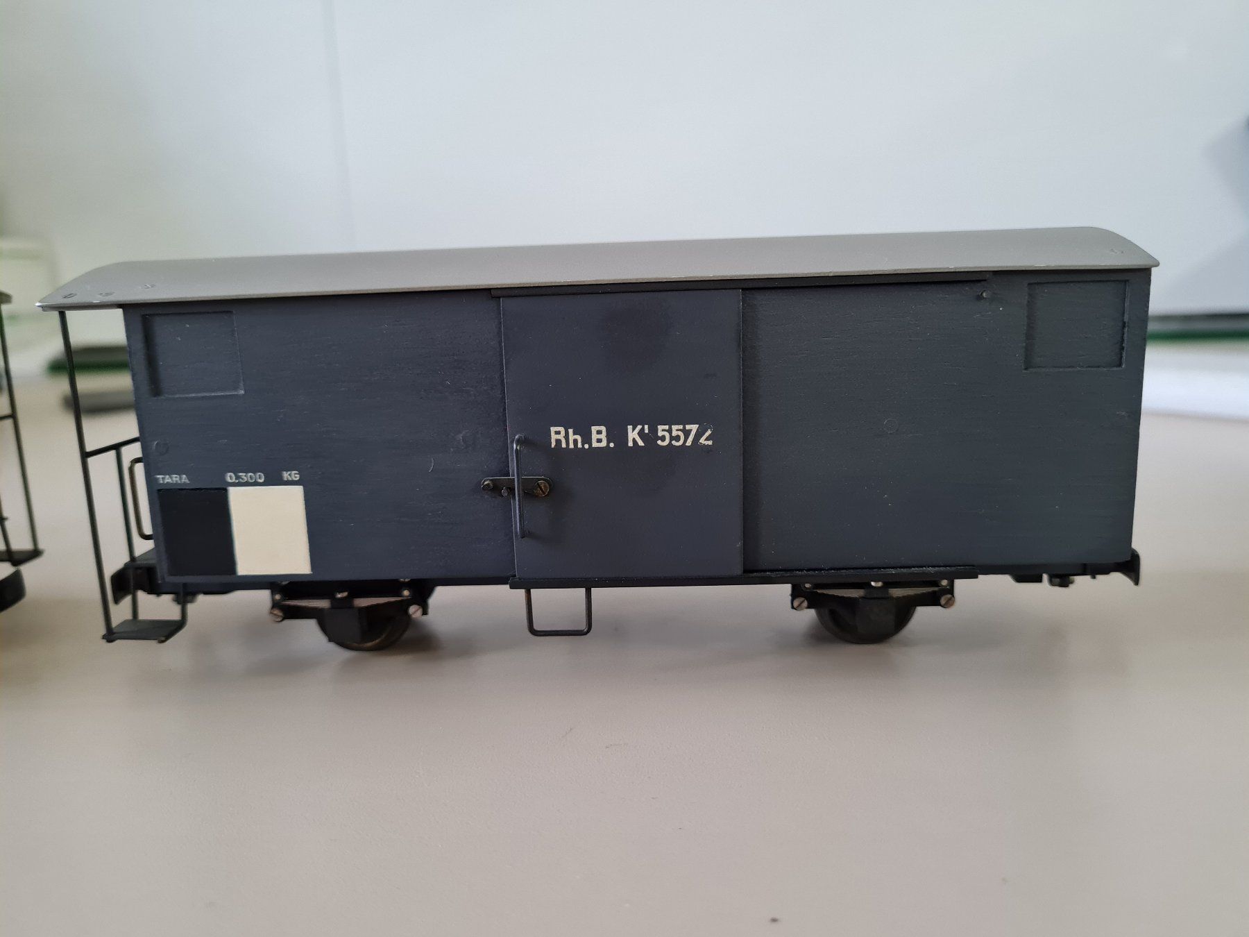 Fama Modellini di ferrovie: Spur Om ??? - 2 Güterwagen Rh.B. K' 5571 und 5572 - Eigenbau – Usato da Zollikofen venduto da Trina02 5