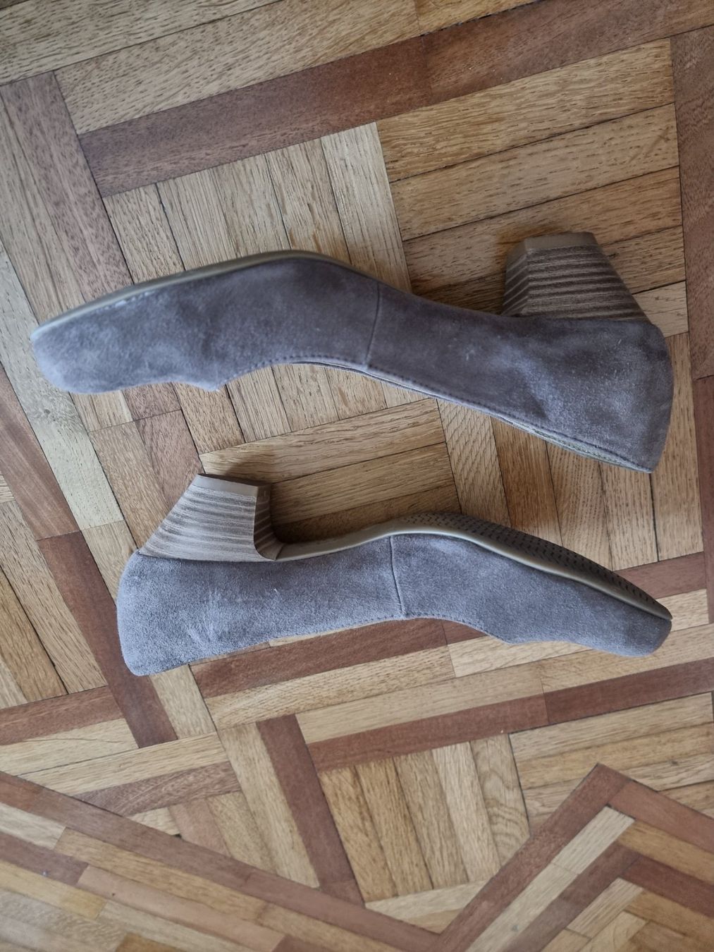 Scarpe da donna: Escarpins cuir beige/gris 39 – Usato da Veyrier venduto da Leilazizou 4