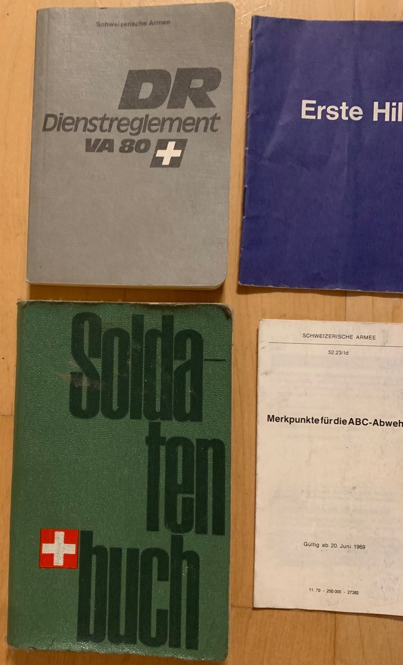 Libri: Kleines Lot Reglemente der CH Armee – Usato da Goldingen venduto da Bergler012 3