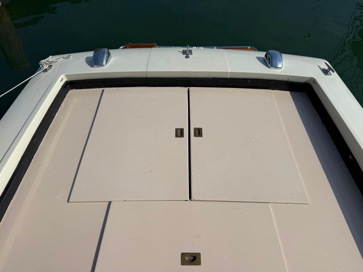Chris Craft Barche: Bateau moteur Chris Craft – Usato da Versoix venduto da cha_8gjn 8