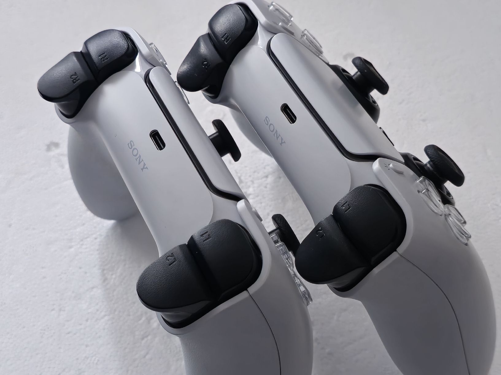 Sony Controller: 2 Original PS5 Controller – Gebraucht aus Basel von  2