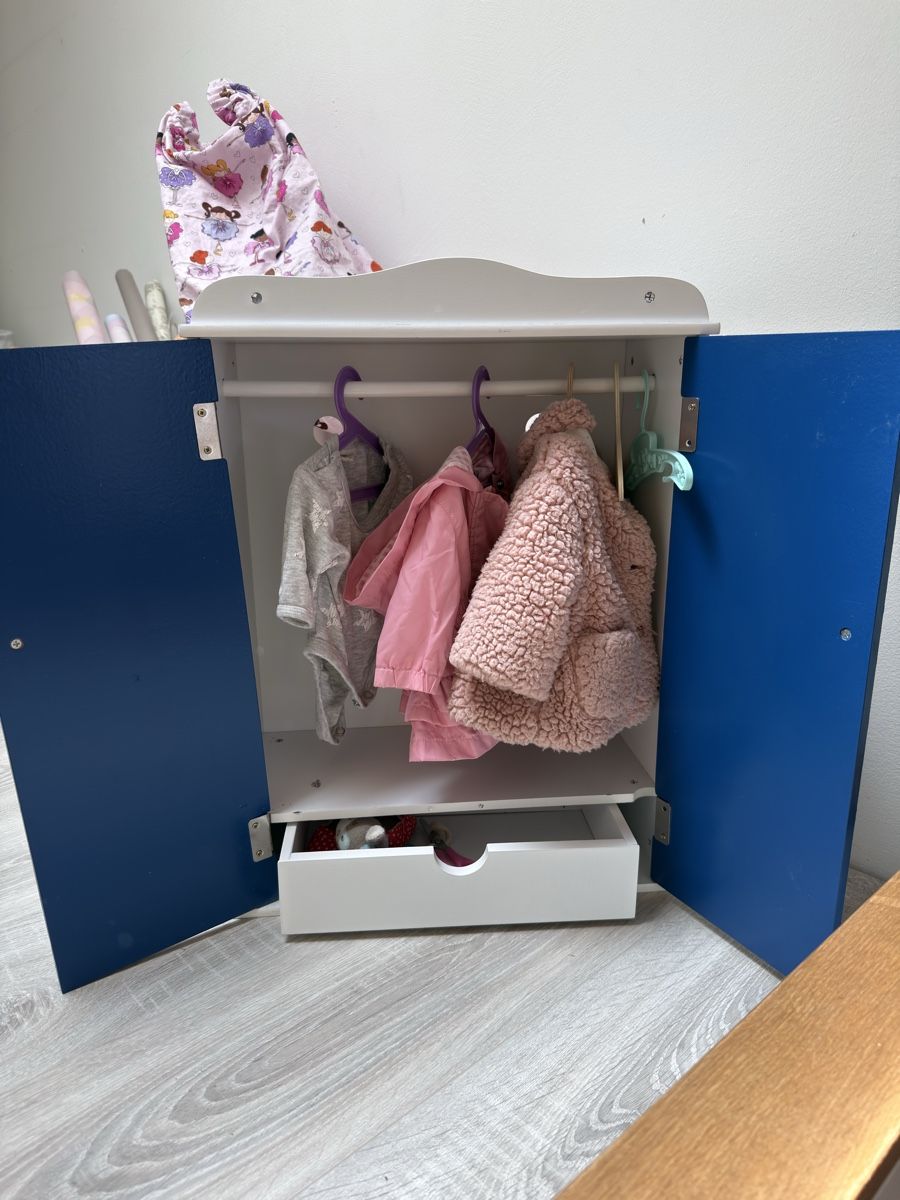 Bambole: Puppen Kleiderschrank – Usato da Mellingen venduto da LKI