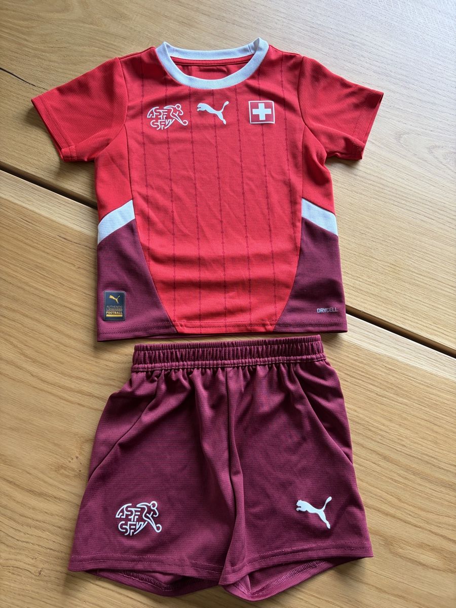 Schweizer Nati Trainer, Turnhosen & -trikots: Maillot + short Suisse Nati taille 104 – Gebraucht aus Lussy FR von ExpressWine