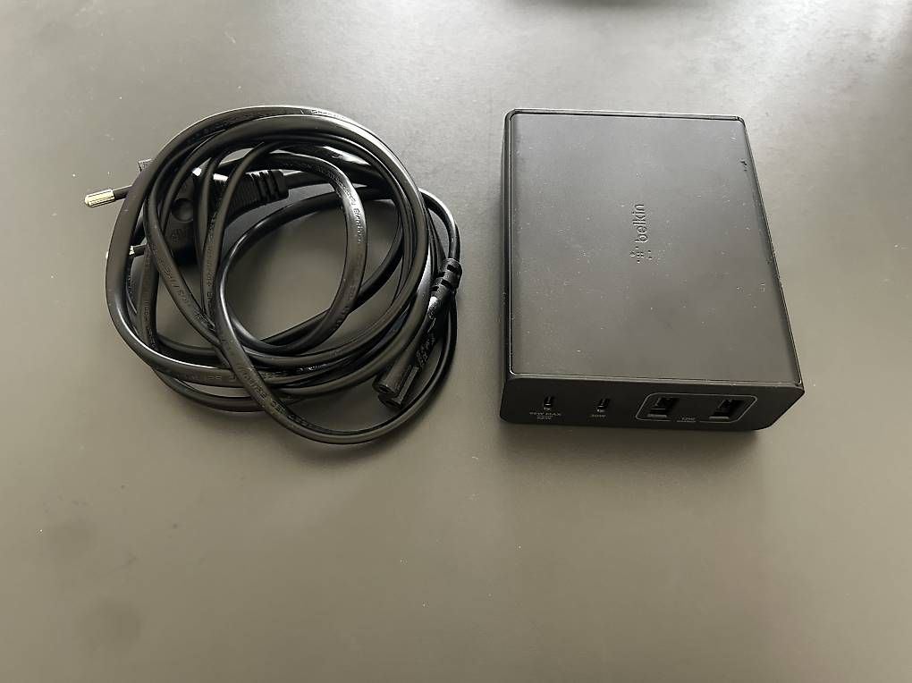 Ladegeräte: Ladegerät mit 2 USB-C- und 2 USB-A-Anschlüssen – Gebraucht aus Zürich von bboying 1