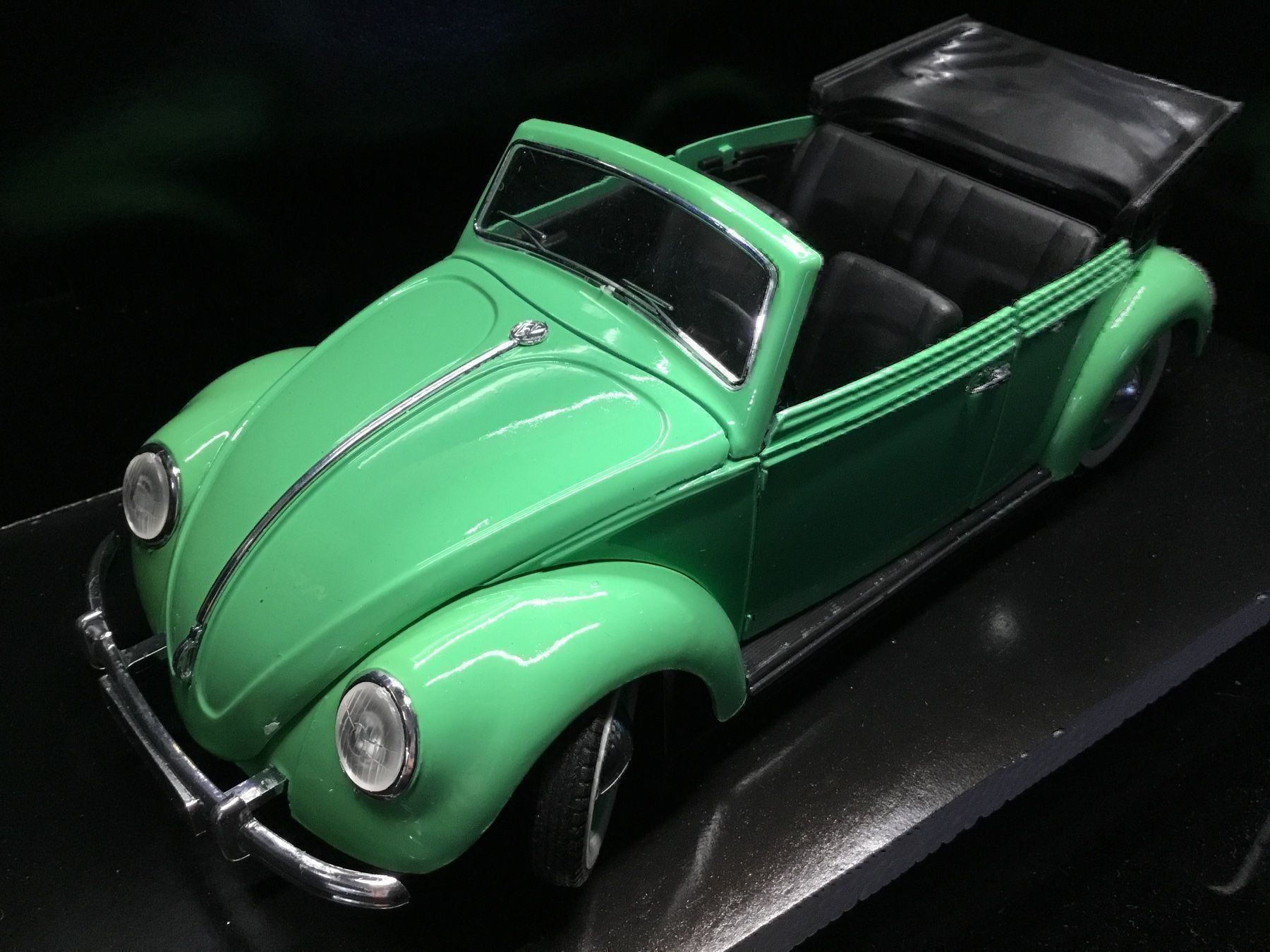 Volkswagen Modellautos: VW Käfer Cabrio im Massstab 1:18 – Neu und originalverpackt aus Erlenbach im Simmental von Model_box