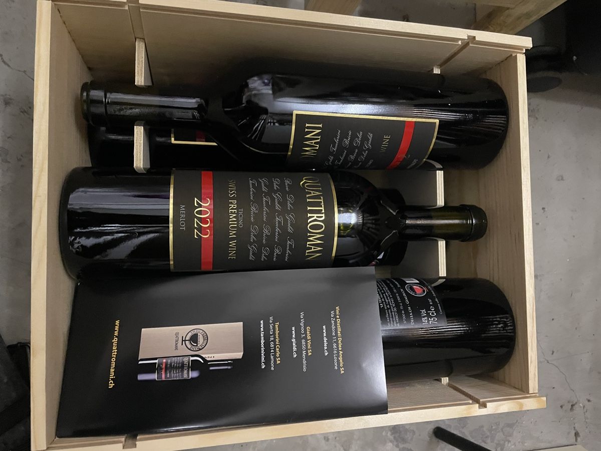 Vino: Merlot Premium Quattromani 2022 – Nuovo e nell'imballaggio originale da Lugano venduto da Senna89 1