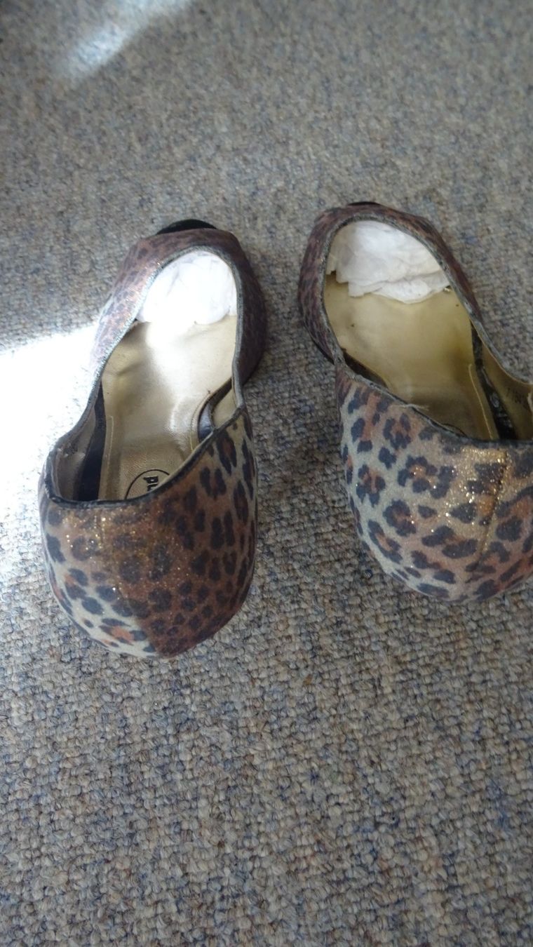 Scarpe da donna: GLÄNCENDE SCHUHE GROSSE 40.  Letzte verk. – Usato da Burgdorf venduto da may52 2