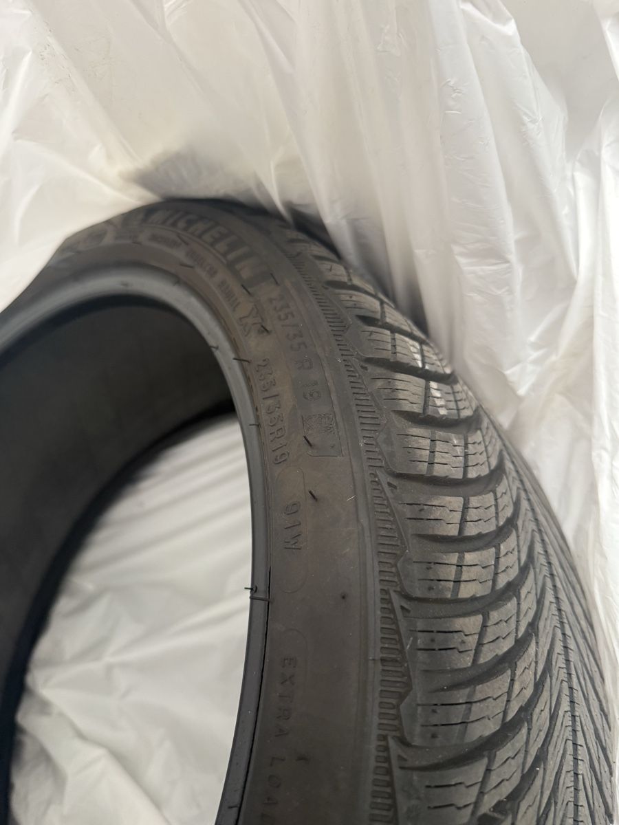 Michelin Tutti pezzi di ricambio auto: Winterreifen Michelin 235 35 19 – Usato da Balterswil venduto da les_bn52 1