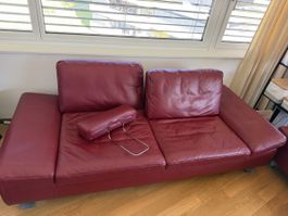 Ledercouch Weinrot mit Lederfuss