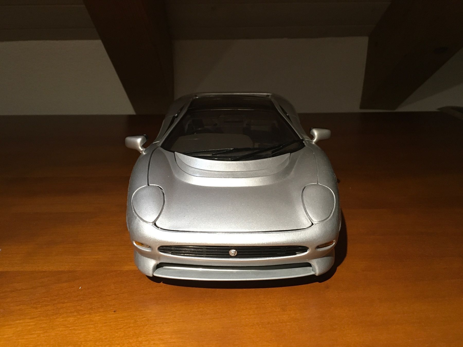 Jaguar Modellini d'auto: Jaguar XJ220 — 1/12 – Usato da Wohlen AG venduto da PrivatSammlung 8