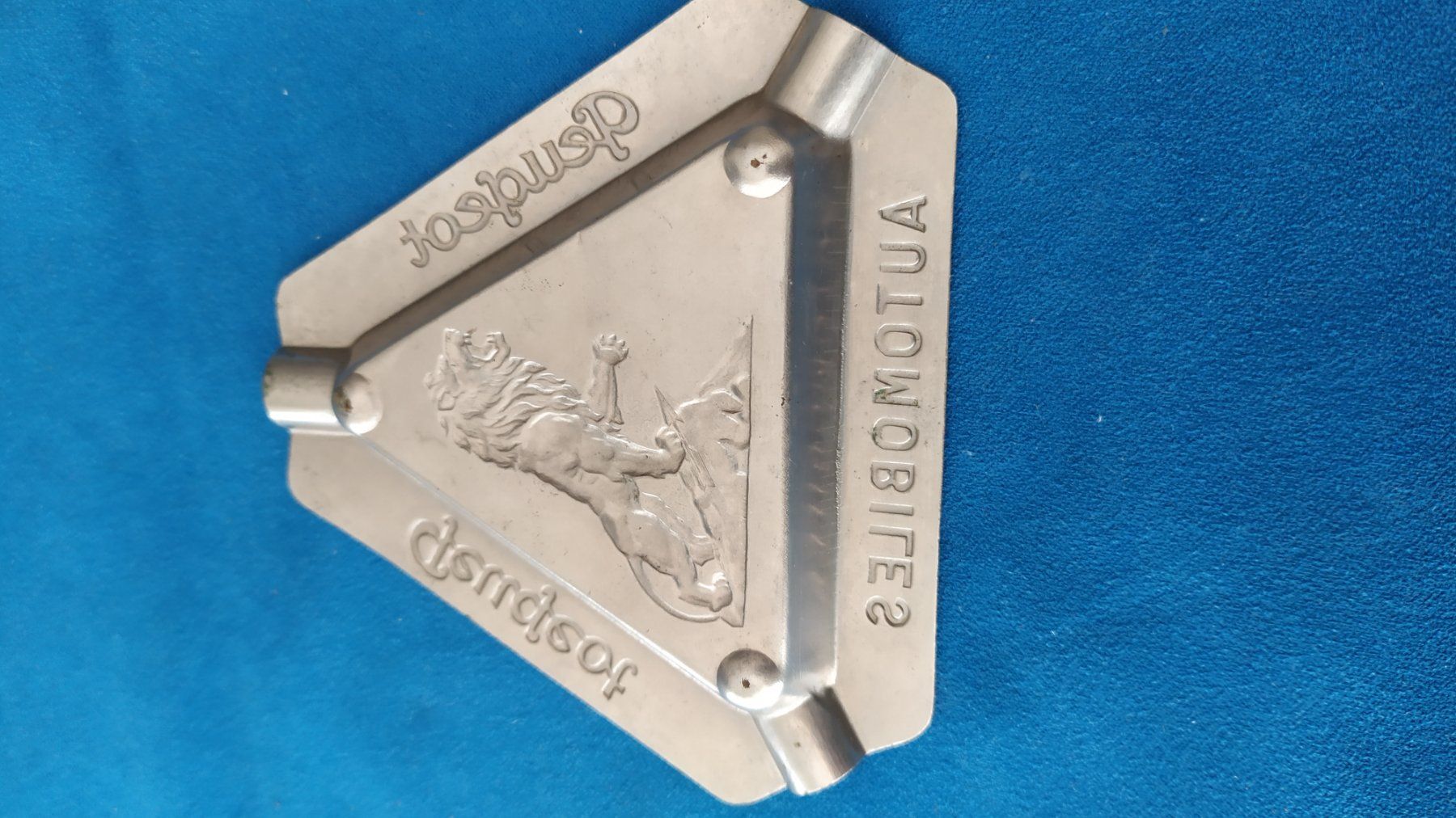 Portacenere: Ancien cendrier PEUGEOT – Usato da Chezard St-Martin venduto da Loucail