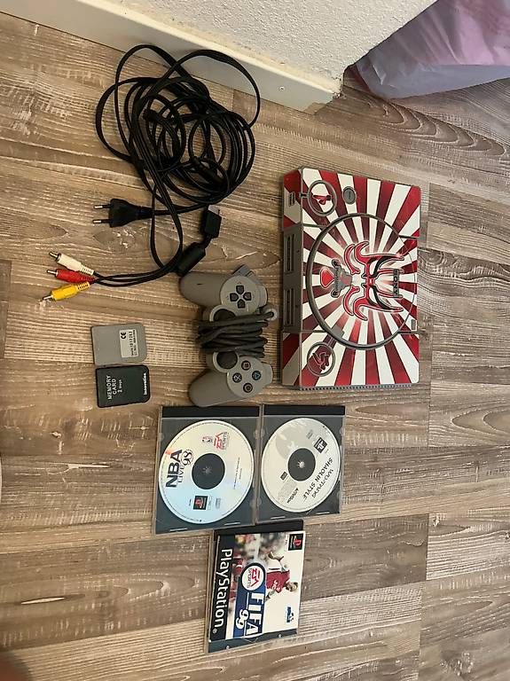 Konsolen: Playstation 1 special edition  – Gebraucht aus Muttenz von smile62