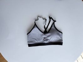Brassière de sport grise (H&M)