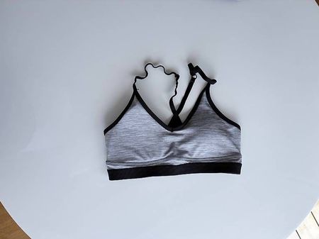 Brassière de sport grise (H&M)