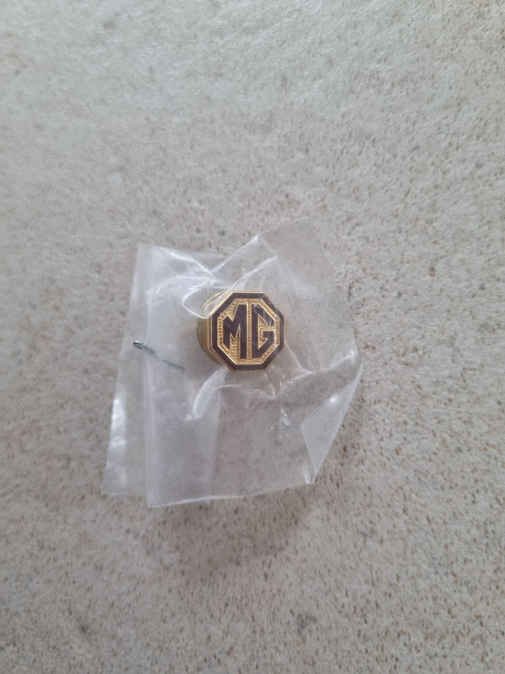 MG Plaketten & Abzeichen: Vintage MG-Emblem Ansteckpin – Neu (gemäss Beschreibung) aus Pfaffnau von Liz6264