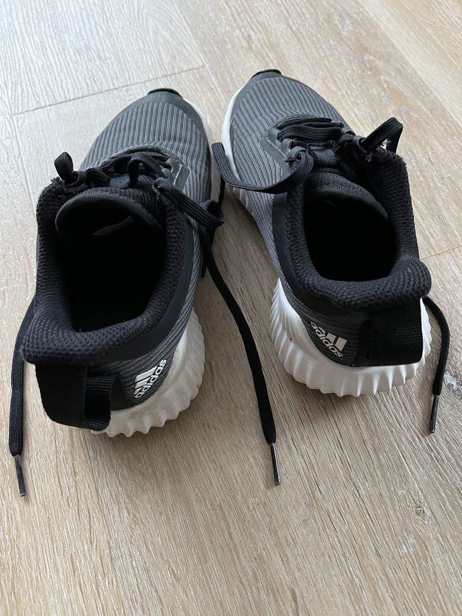 Adidas Schuhe für Jungen: Turnschuhe Adidas Gr.31 – Neu (gemäss Beschreibung) aus Sulz AG von Zissi31324 1