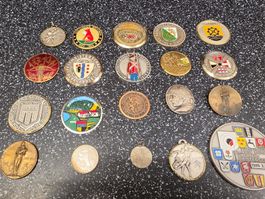 Sammlung von 20 Schützenmedaillen und Abzeichen diverse