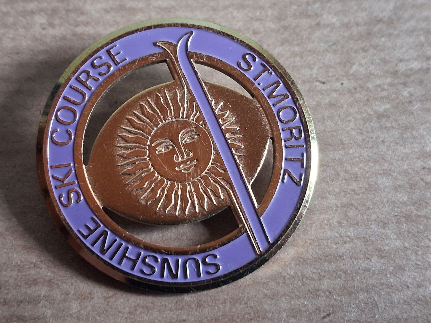 Swiss Plaquettes & Badges: Anstecker Set St. Moritz Eiger Ambassador Express 5 Teile – D'occasion à Hagendorn par siwasi3 5