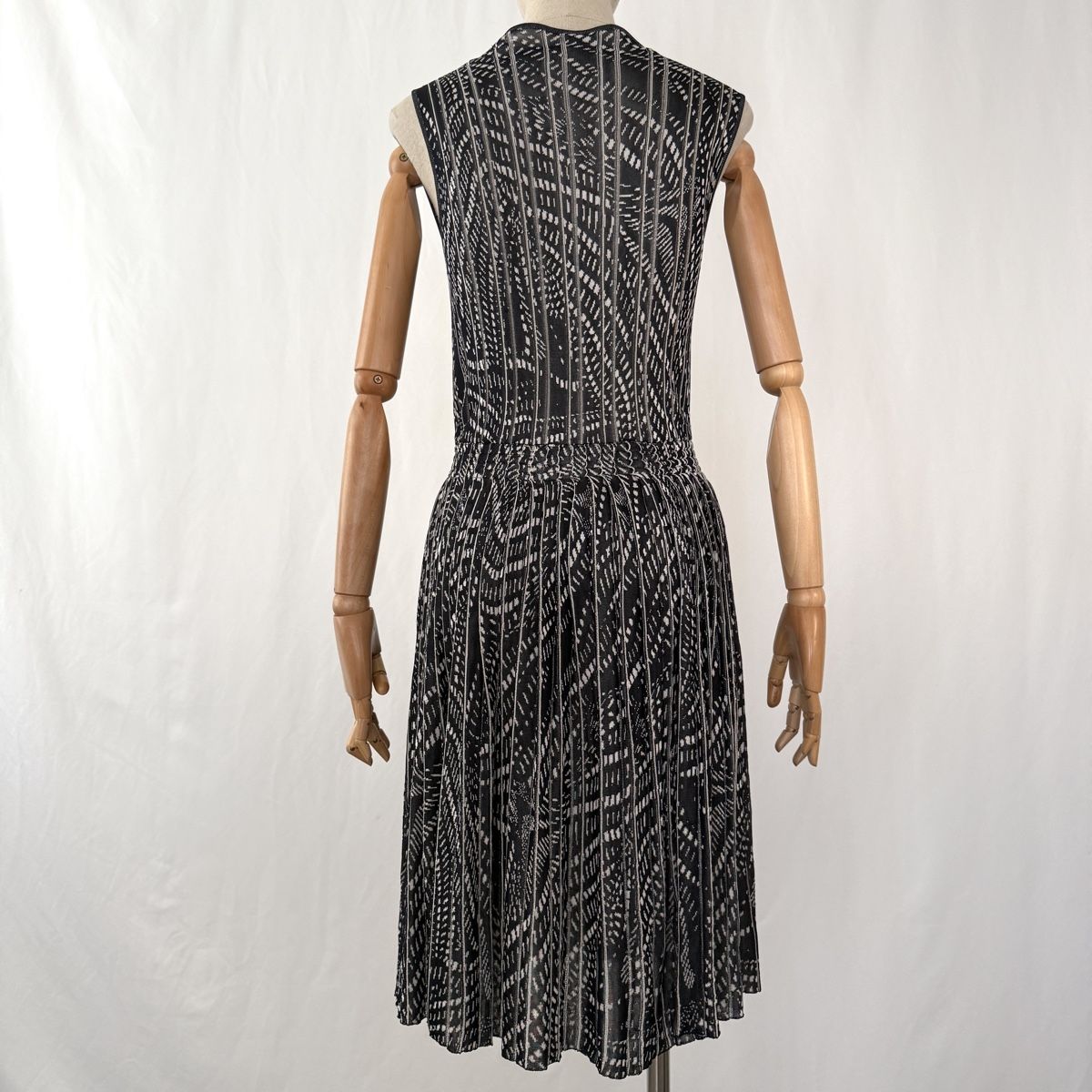 Escada Vestiti: ESCADA Viscose Dress – Nuovo (secondo la descrizione) da Emmen venduto da Colette-Juliette 4
