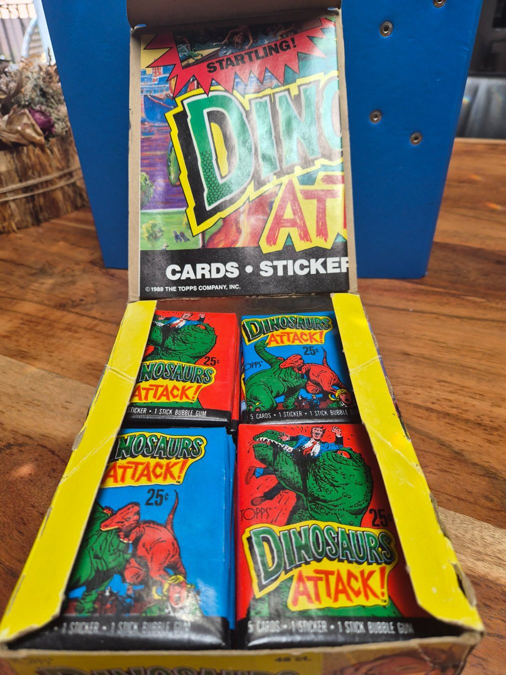 Topps Carte collezionabili: TRADING CARDS DINOSAURS ATTACK 1988 – Nuovo e nell'imballaggio originale da Schönenberg ZH venduto da heaangst 1