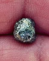 Schwarz-grauer Roh-Diamant; 2.13 ct.