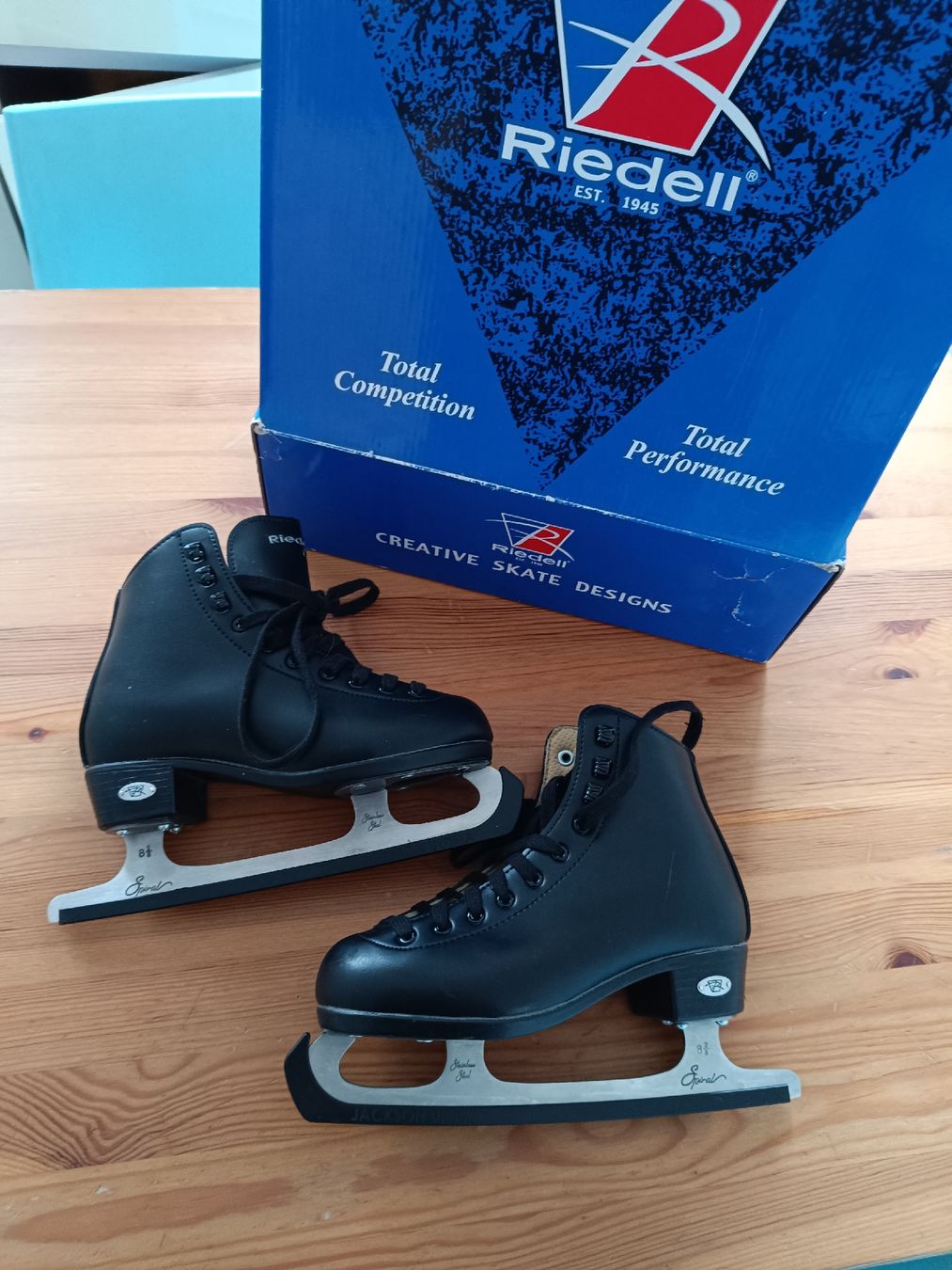 Pattini da ghiaccio: Riedell Eiskunstlauf Schlittschuhe – Usato da St.Gallen venduto da Spotnie