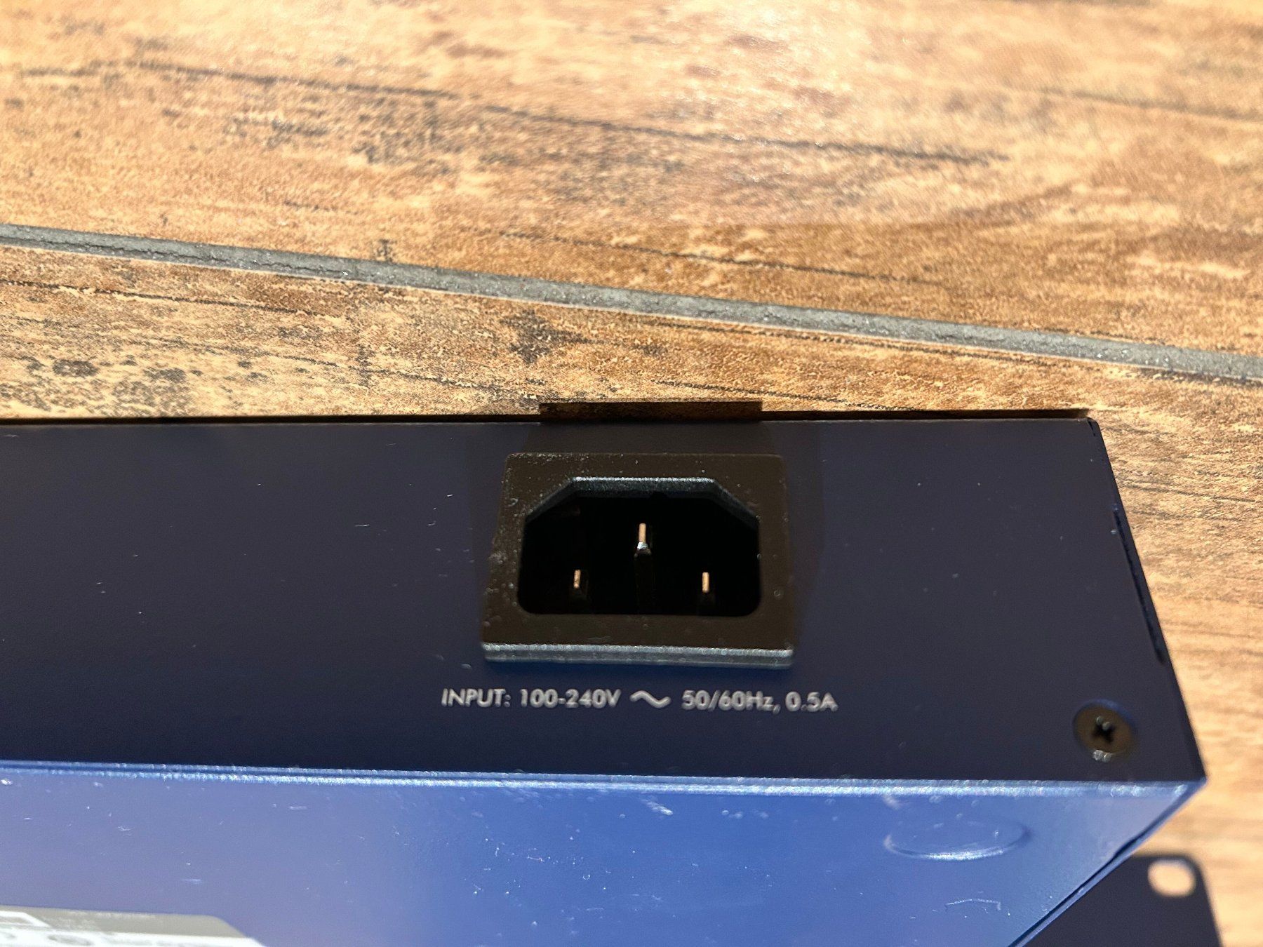 Netgear Hub & Switch: Netgear ProSafe 16 Port Gigabit Switch – Usato da Himmelried venduto da Postit 8