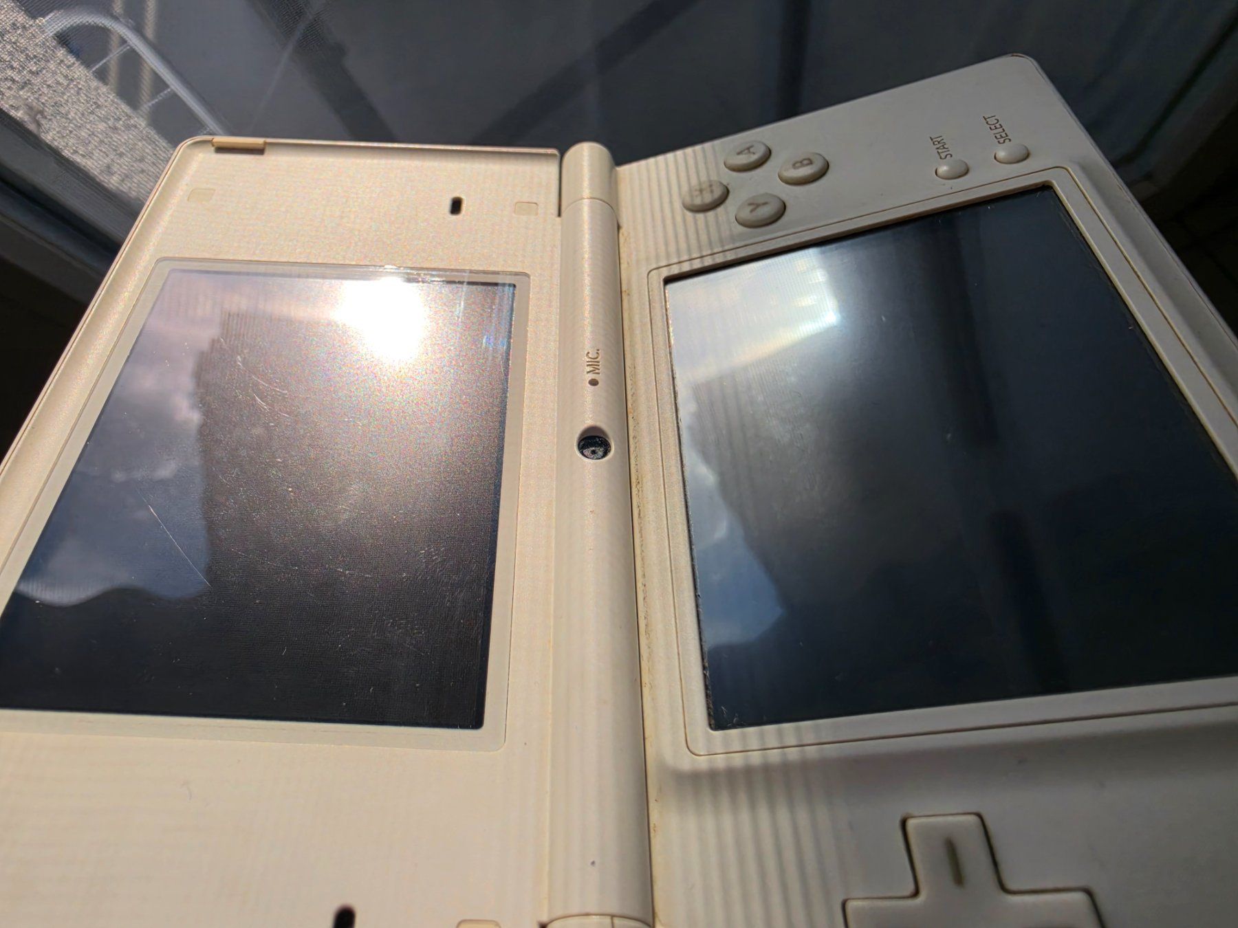 Nintendo Console: Nintendo DSi weiss mit Ladekabel – Usato da Sempach venduto da Knuckles17 4