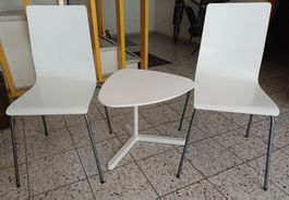 Tischli und 2 Stühle