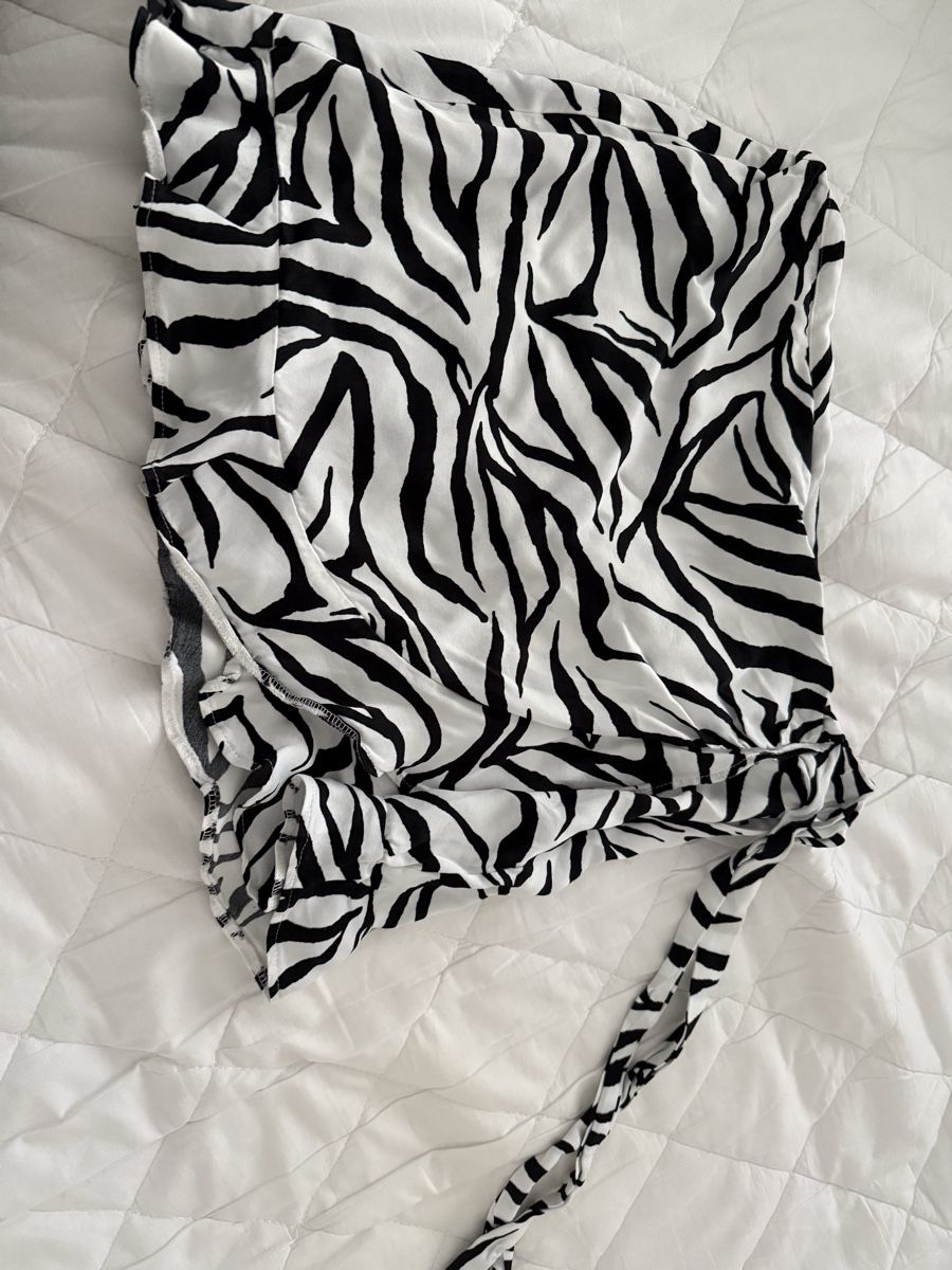 Bershka Gonne: Bershka Zebra Muster Rock Grösse M – Usato da Winterthur venduto da yar_dpp8