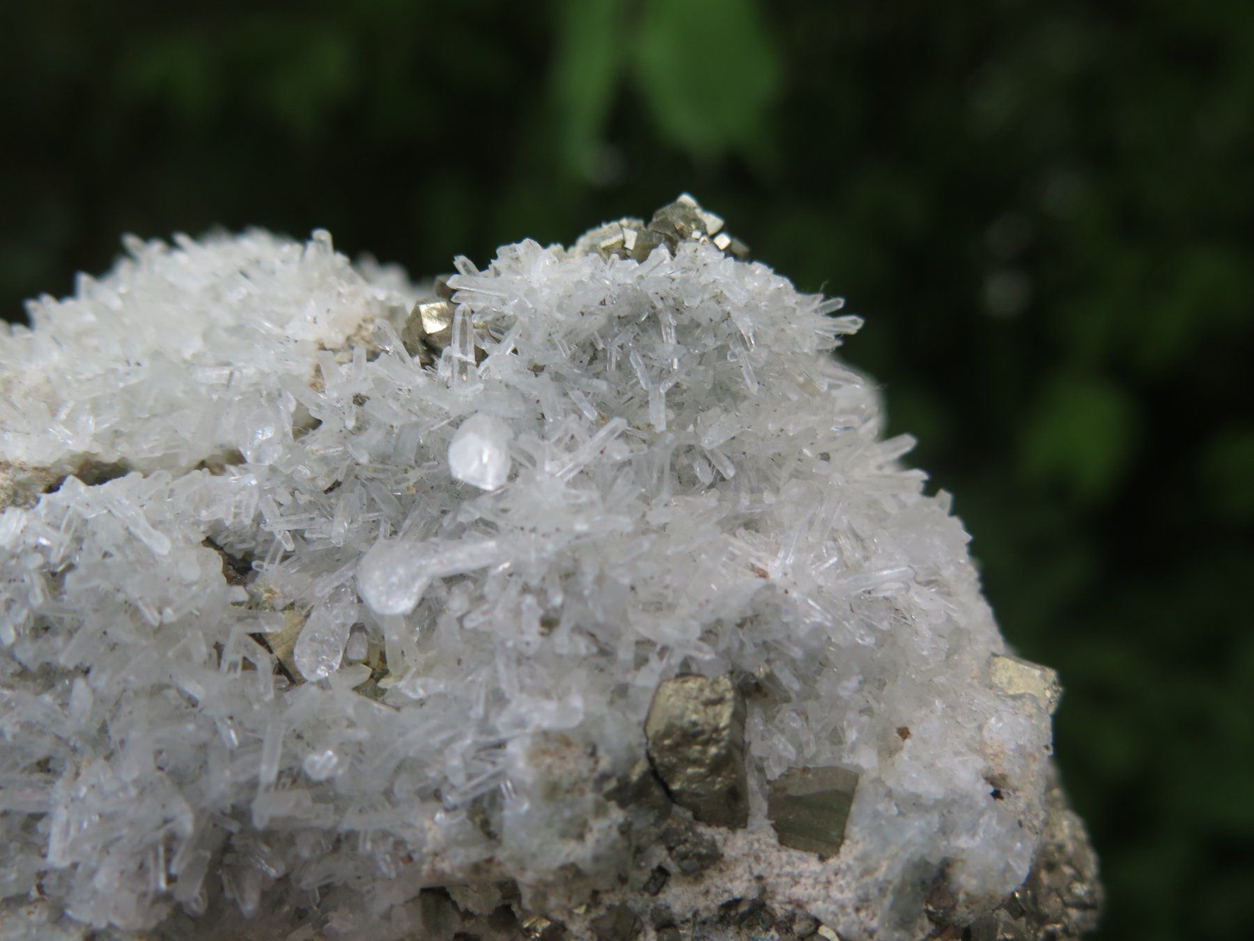Mineralien & Heilsteine: Nadelquarz mit Pyrit ca. 392 gr. – Gebraucht aus Schaffhausen von Yamakana51L8736OQ8 8