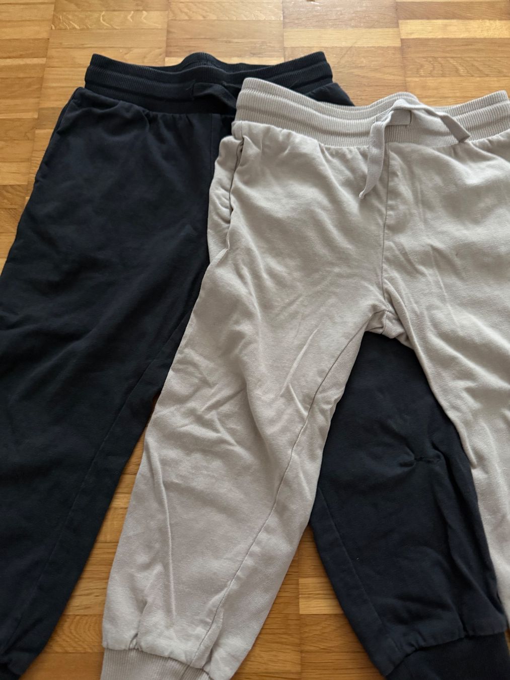 H&M Pantaloni: H&M Stoffhose Gr 104 – Usato da Richterswil venduto da Eunoia85 2